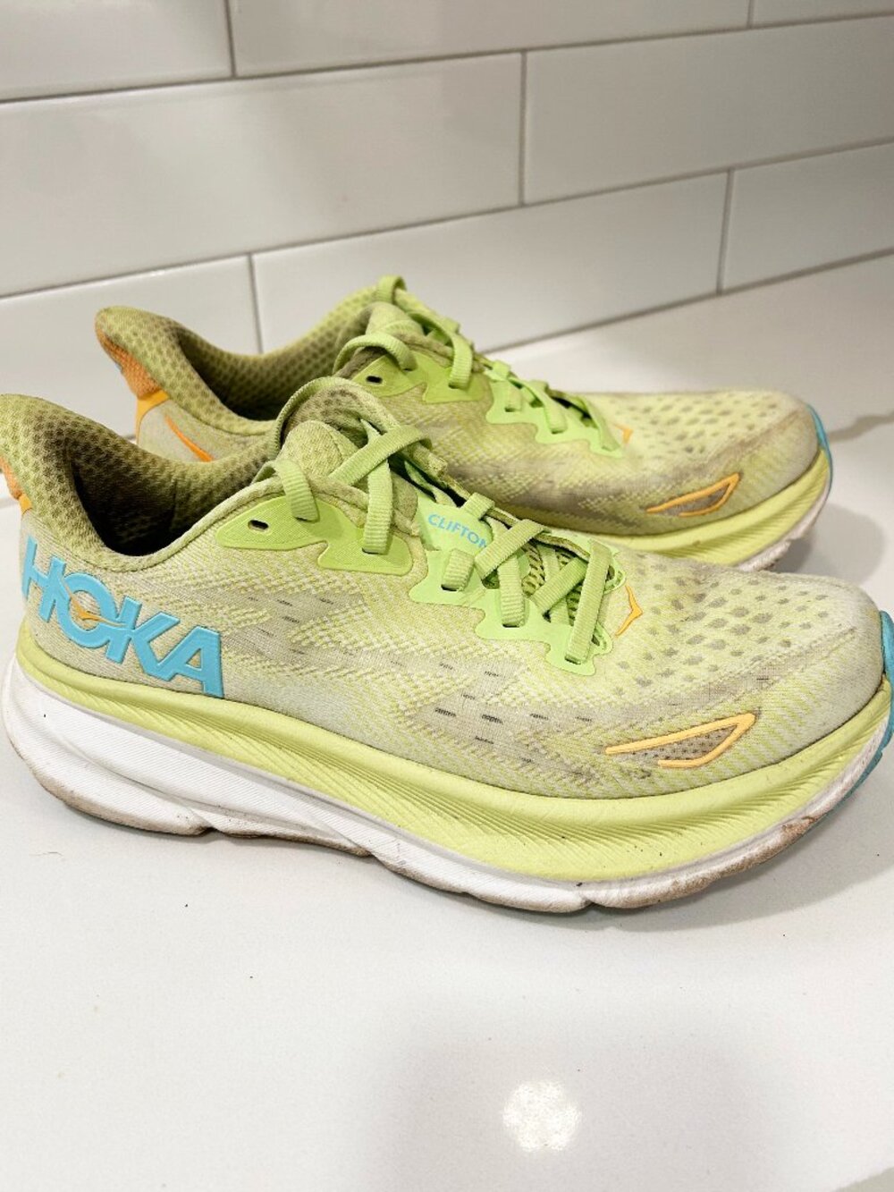 Women's Hoka Clifton 9 sz 6